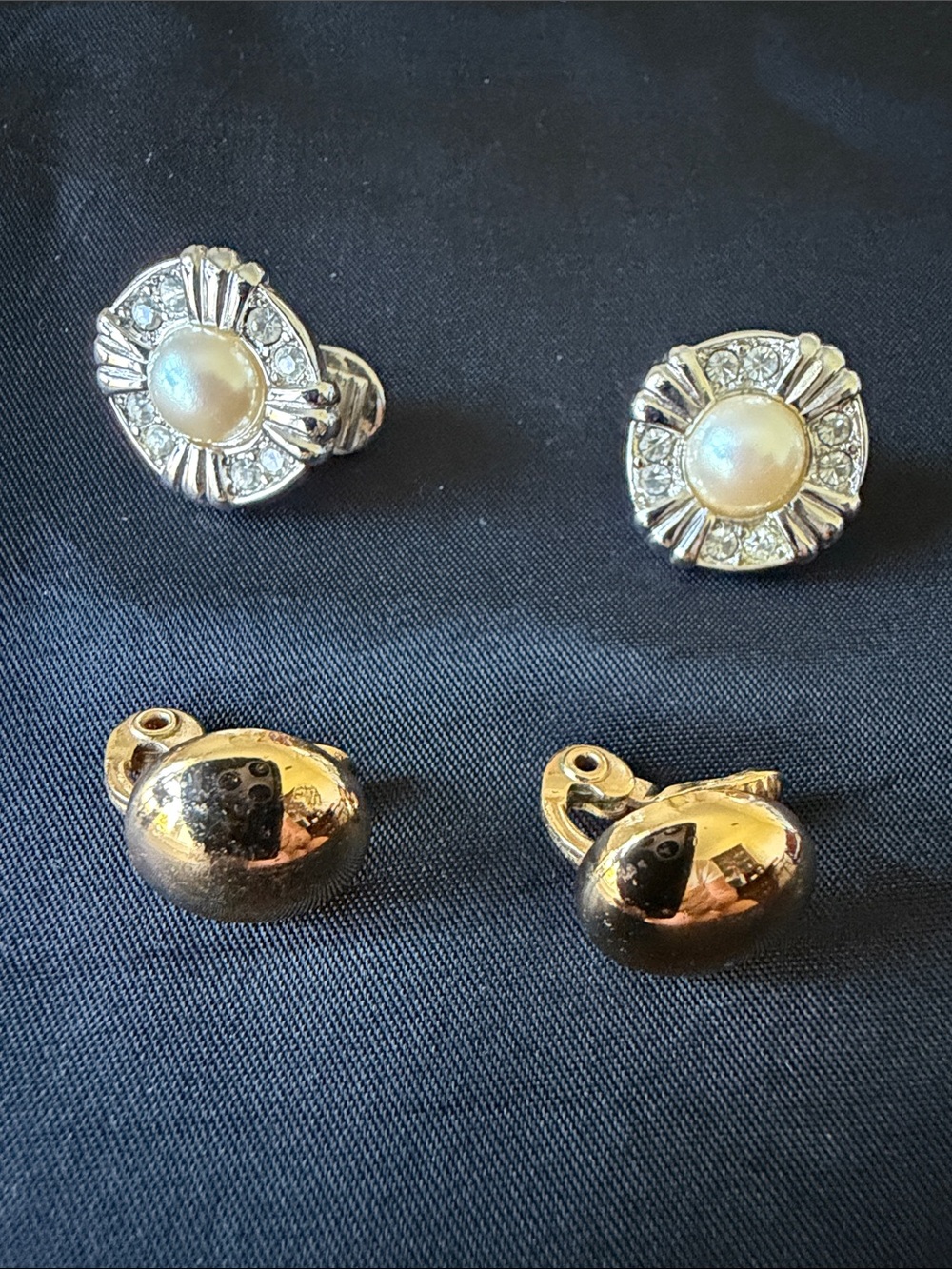Vintage Monet clip earrings 2pair